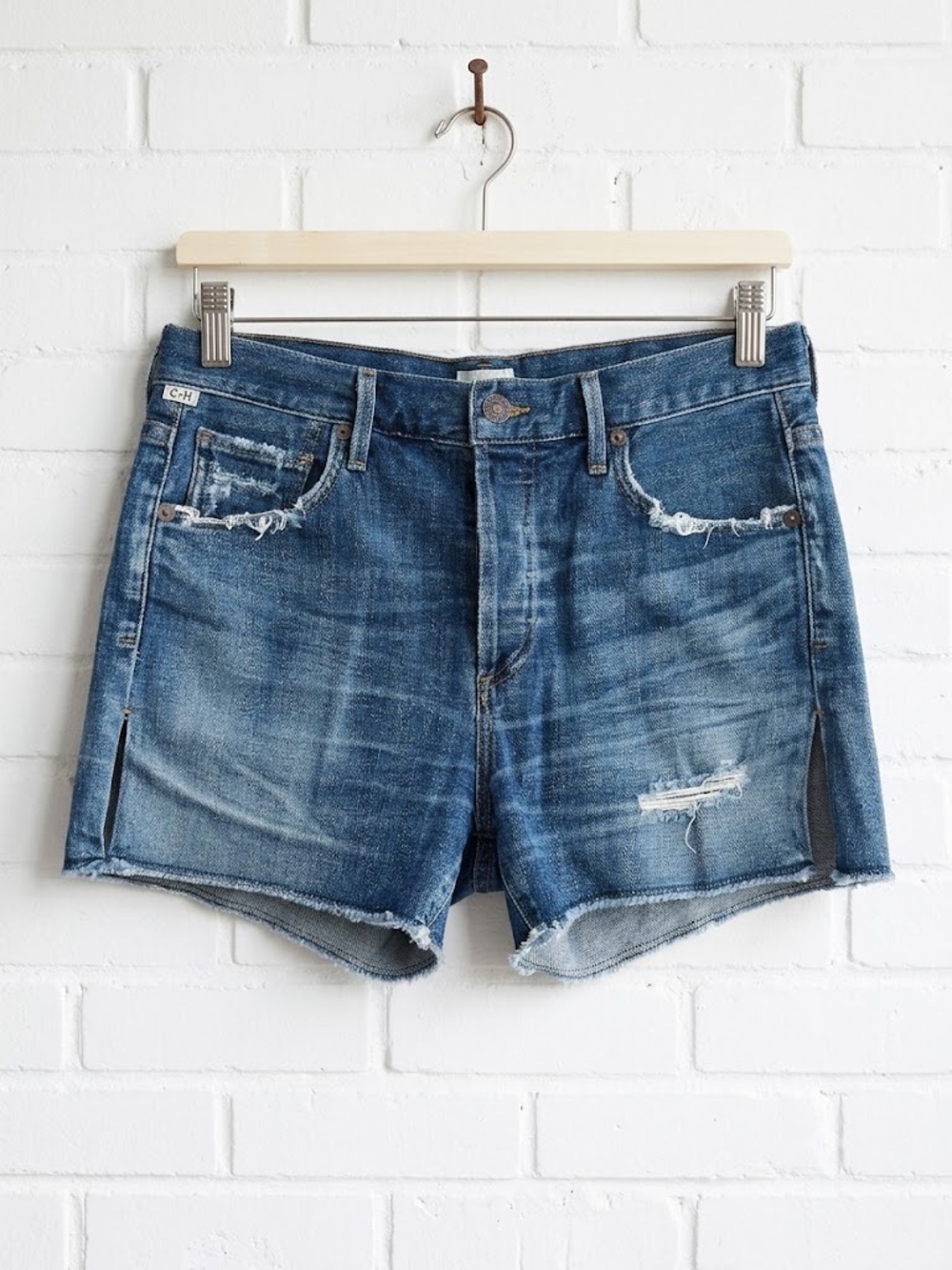 Citizens of Humanity Corey Slouchy Short Distressed Denim Shorts - Size 24